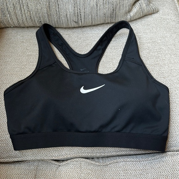 Nike sports bra! Size M - Picture 1 of 4